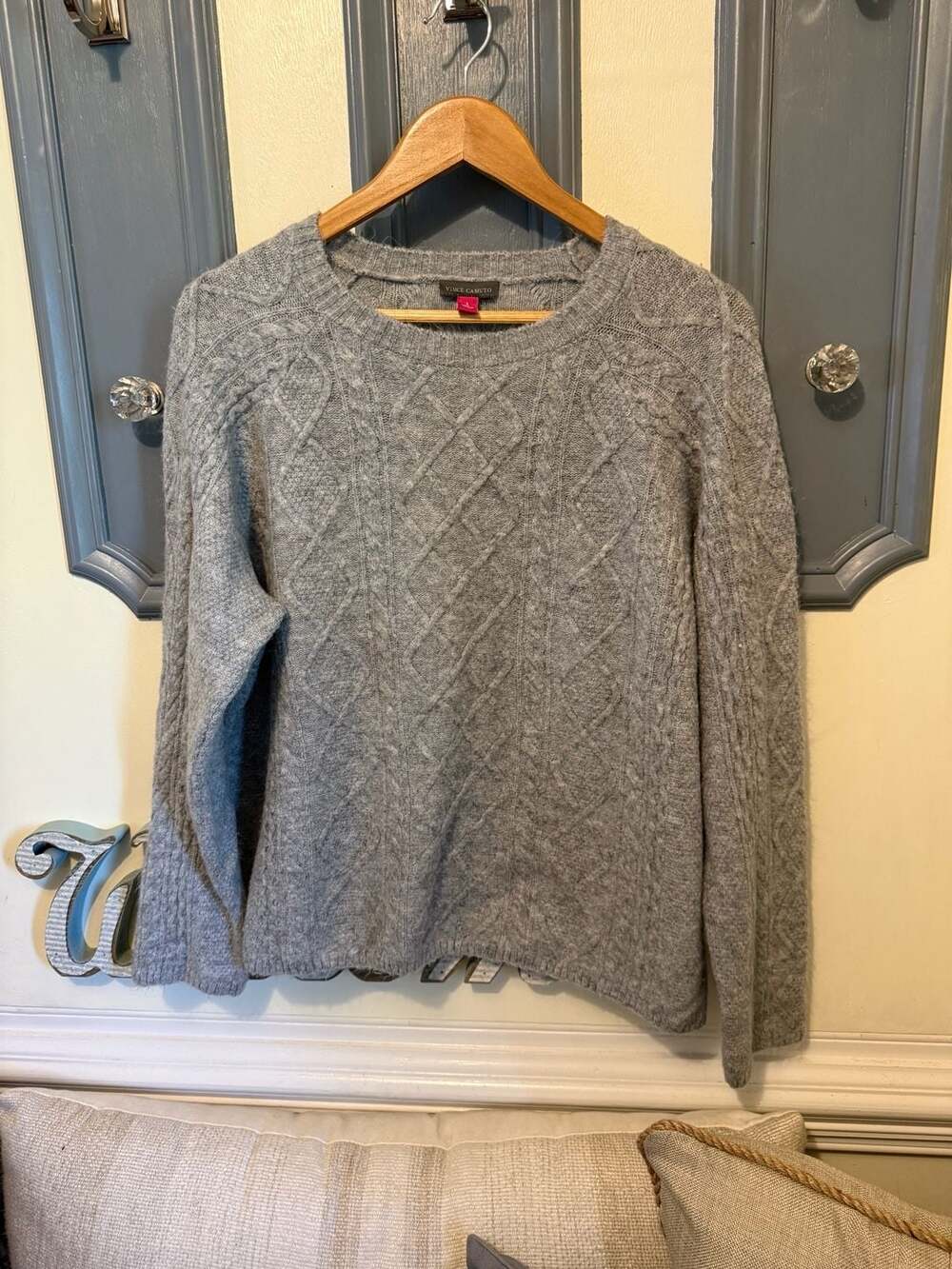 Vince Camuto Gray Cable Knit Crew Neck Sweater Style SC2895 Size Large